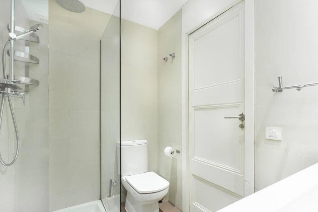 4Bedroom Apart With Balcony In Las Ramblas 3-2 Barcelona Exterior foto