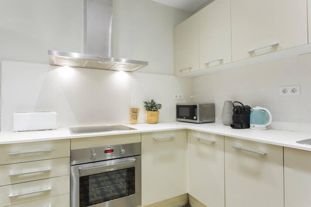 4Bedroom Apart With Balcony In Las Ramblas 3-2 Barcelona Exterior foto