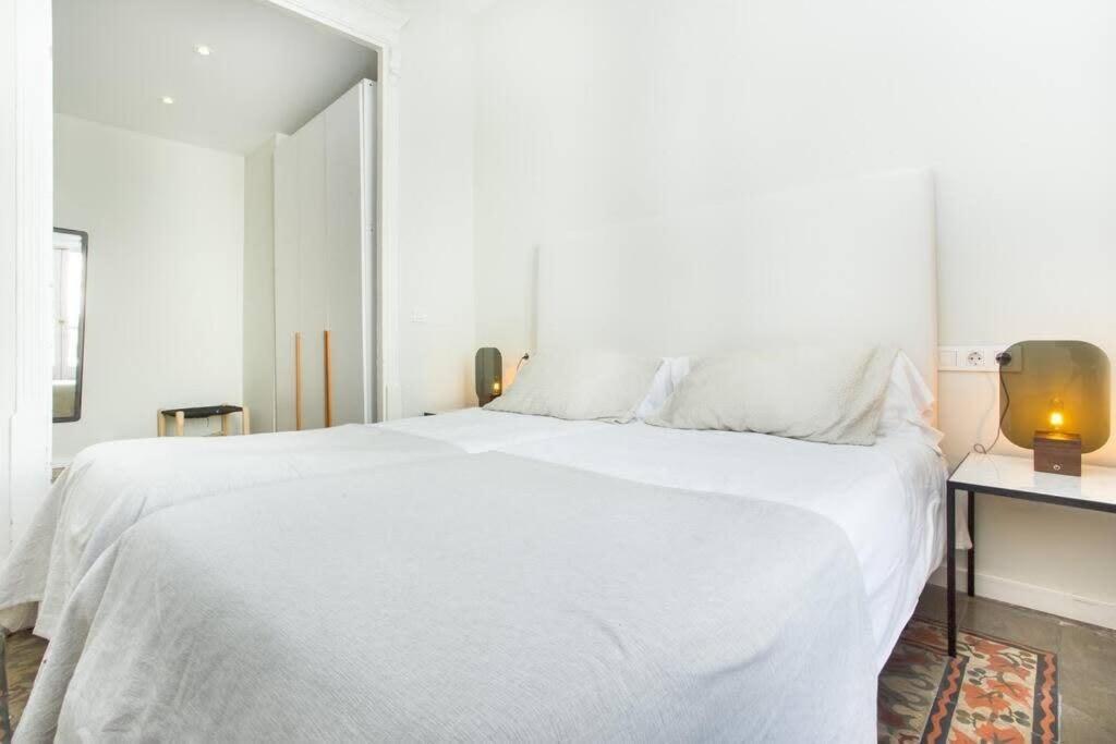 4Bedroom Apart With Balcony In Las Ramblas 3-2 Barcelona Exterior foto