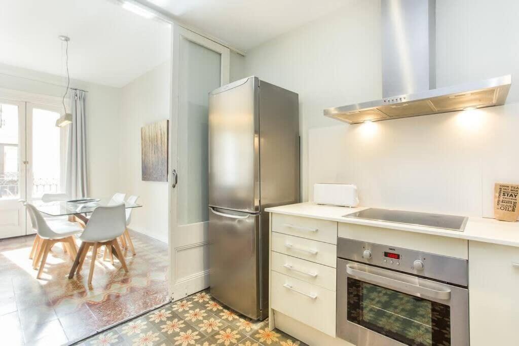 4Bedroom Apart With Balcony In Las Ramblas 3-2 Barcelona Exterior foto